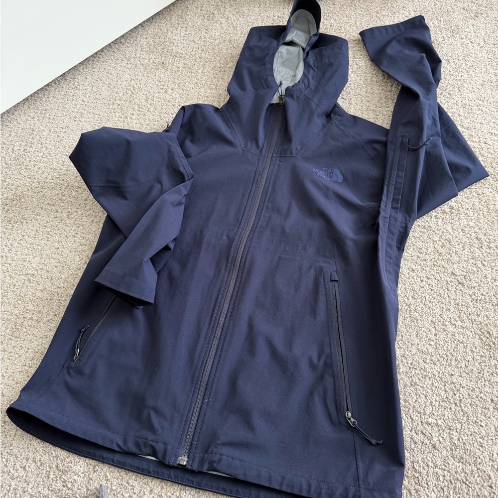 The North Face Men's Dark Blue Dryvent Shell Jacket Medium